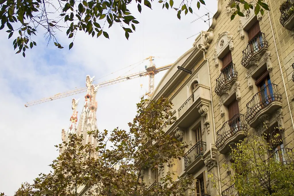 Happy People Sagrada Familia Apartments Barcelona