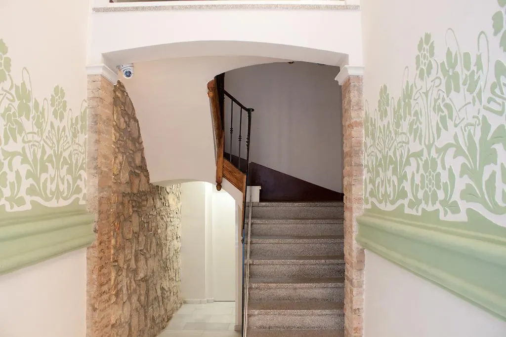 Happy People Sagrada Familia Apartments Barcelona Spain